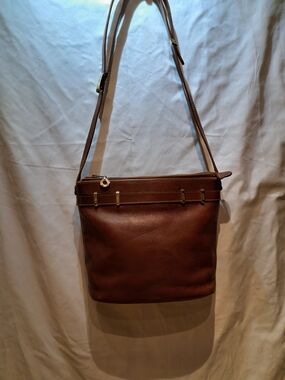 Women's Brown Leather Shoulder Bag - Classic Everyday Crossbody